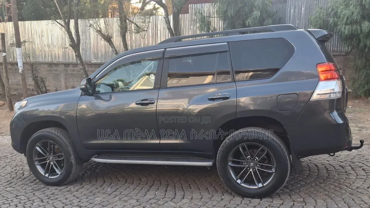 Toyota Land Cruiser Prado 2012 Matt Black
