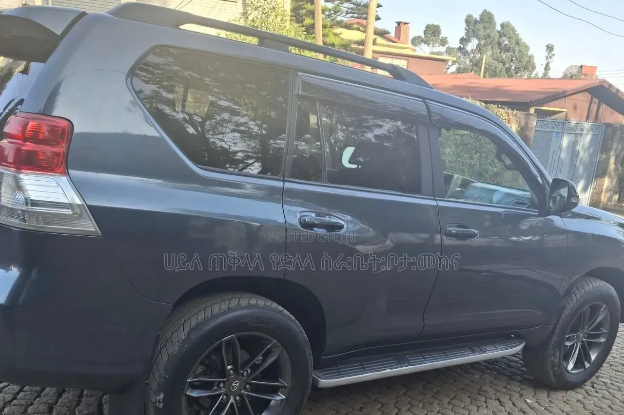 Toyota Land Cruiser Prado 2012 Matt Black