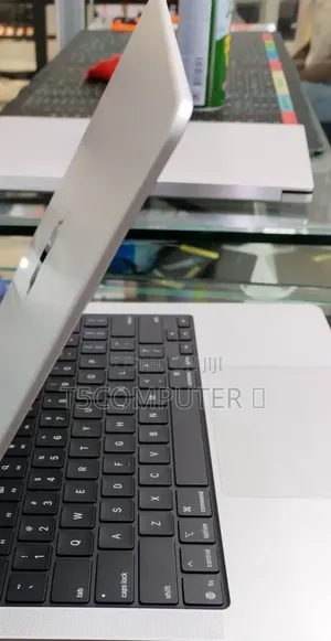 New Laptop Apple MacBook Pro 2025 M5 16GB Apple M5 SSD 512GB
