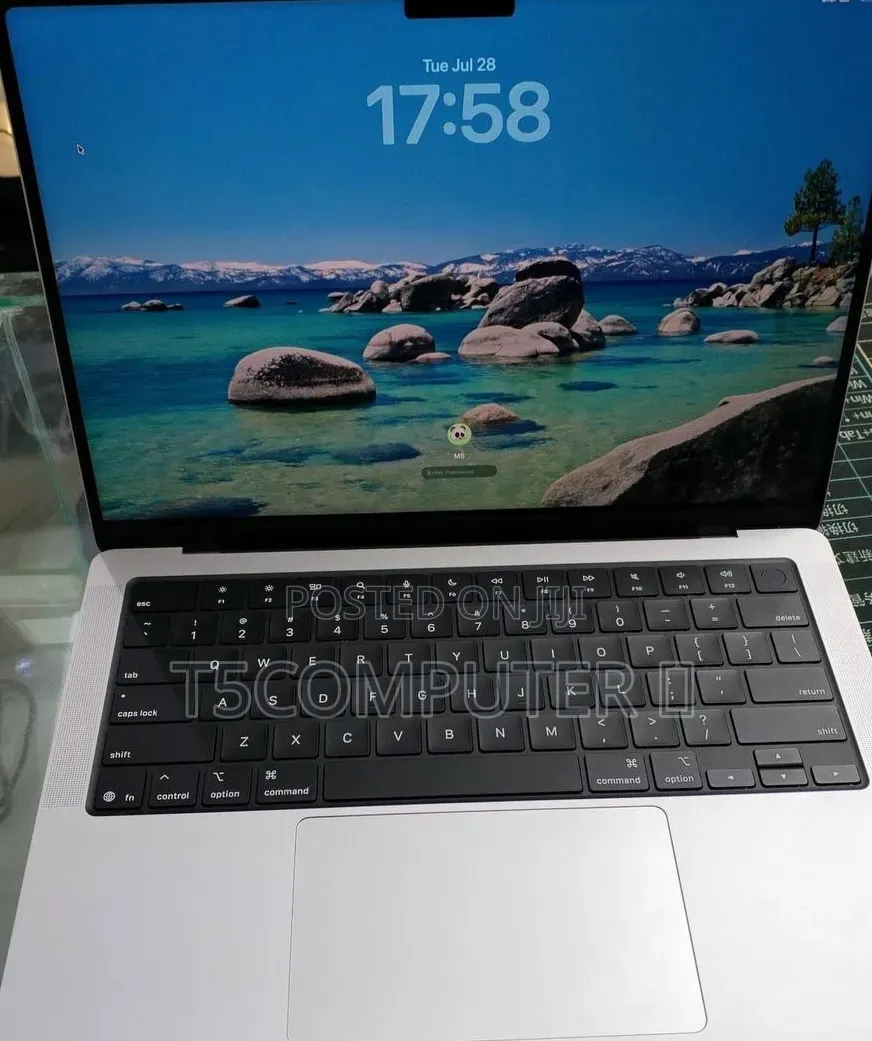 New Laptop Apple MacBook Pro 2025 M5 16GB Apple M5 SSD 512GB