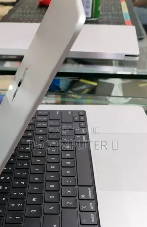 New Laptop Apple MacBook Pro 2025 M5 16GB Apple M5 SSD 512GB