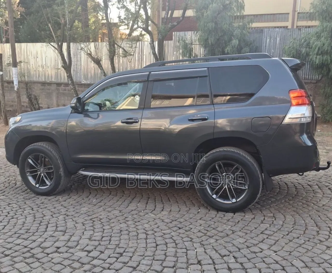 Toyota Land Cruiser Prado 2012 Gray