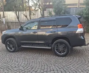 Toyota Land Cruiser Prado 2012 Gray