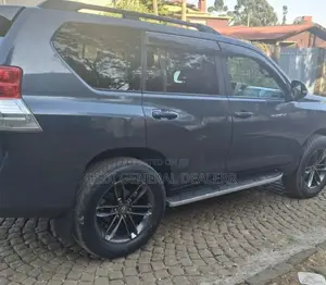 Toyota Land Cruiser Prado 2012 Gray