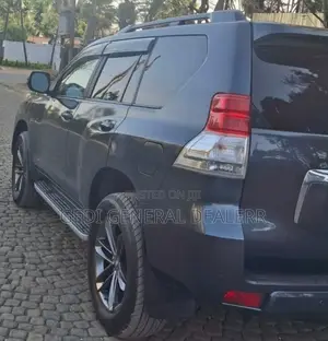Toyota Land Cruiser Prado 2012 Gray