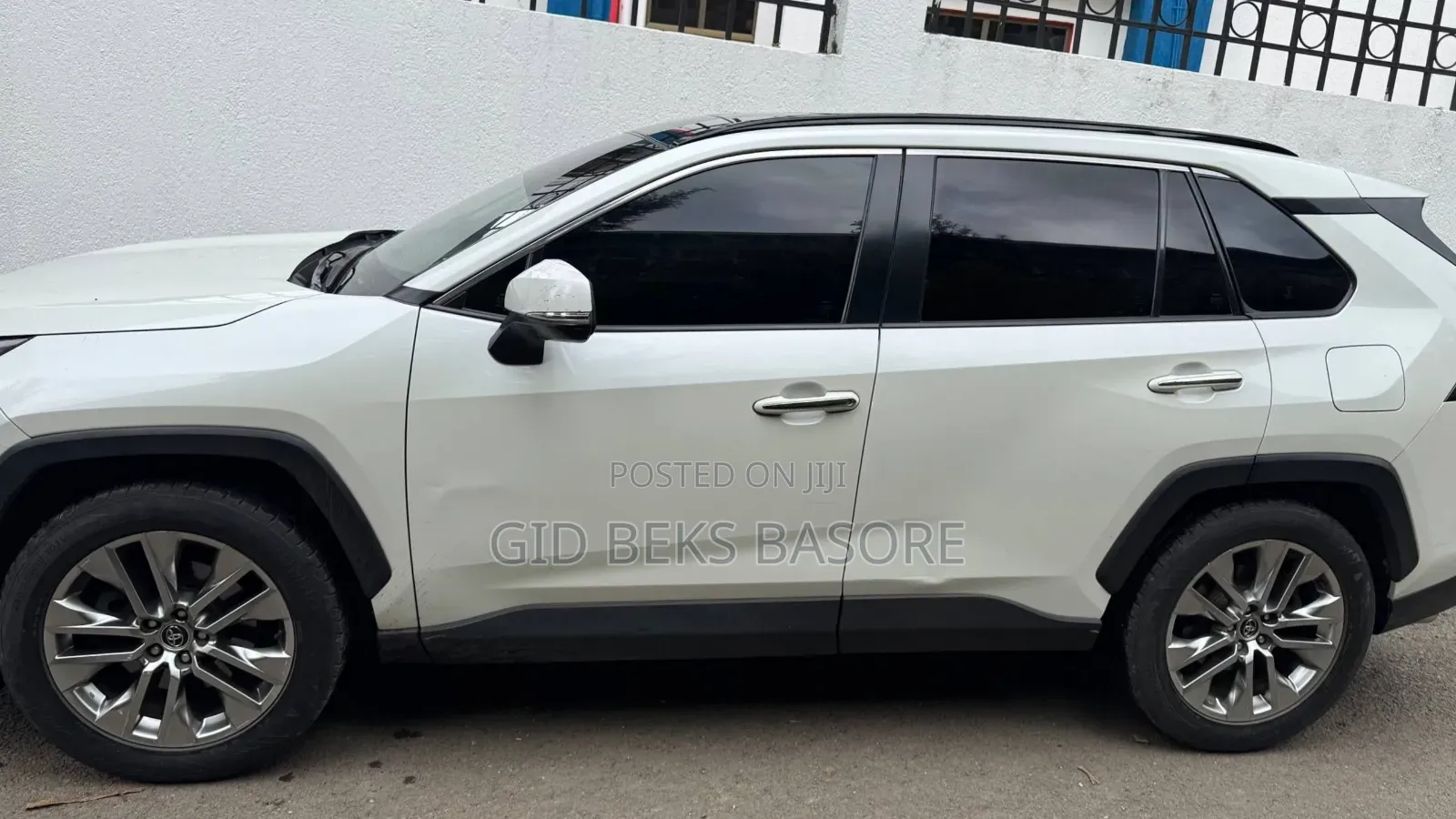 Toyota RAV4 2021 White