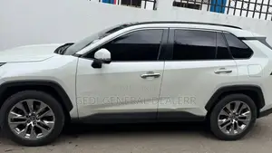Toyota RAV4 2021 White