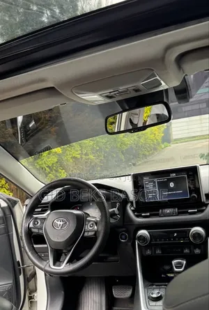 Toyota RAV4 2021 White