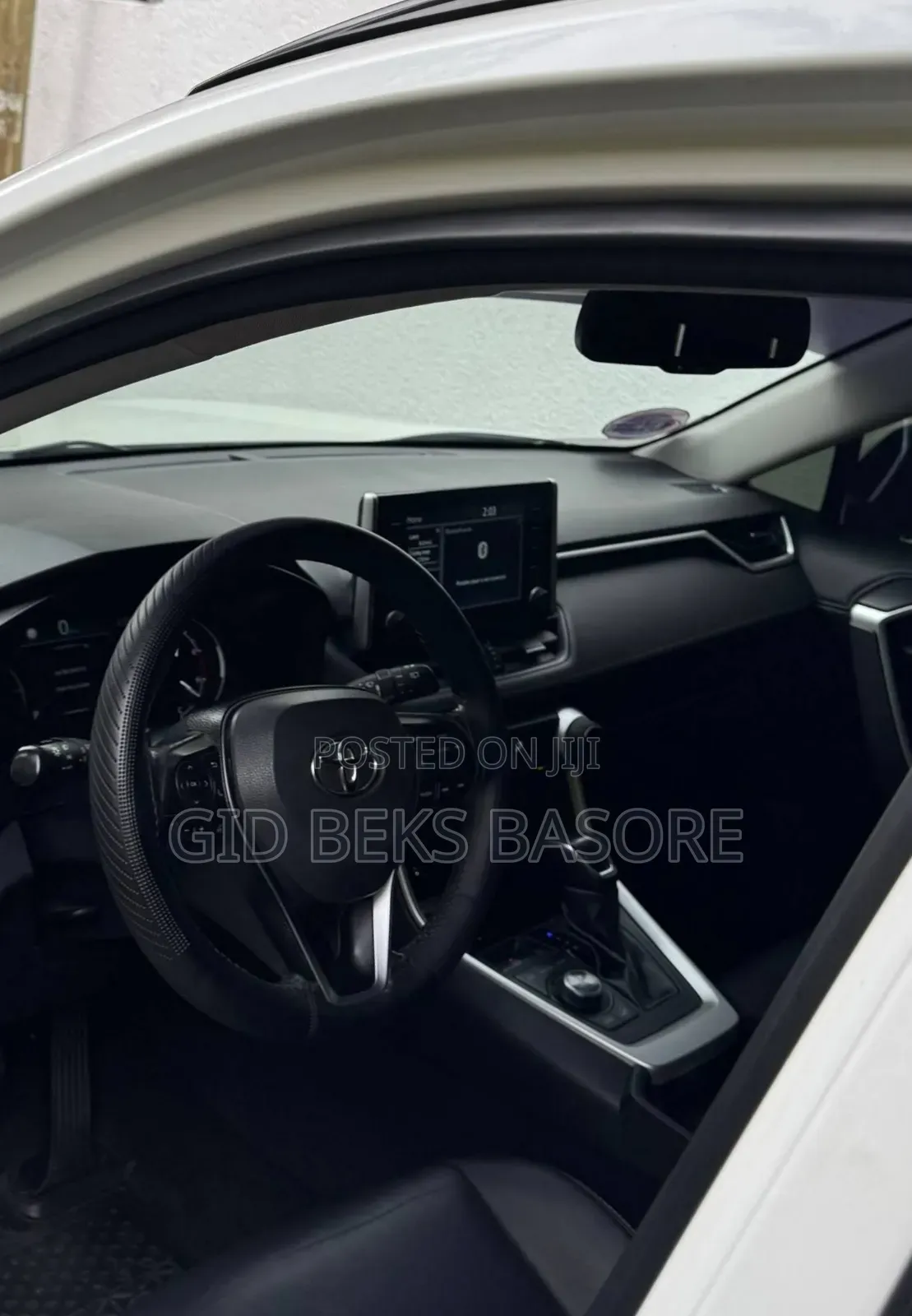Toyota RAV4 2021 White