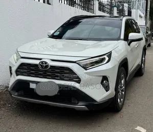 Toyota RAV4 2021 White