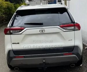 Toyota RAV4 2021 White