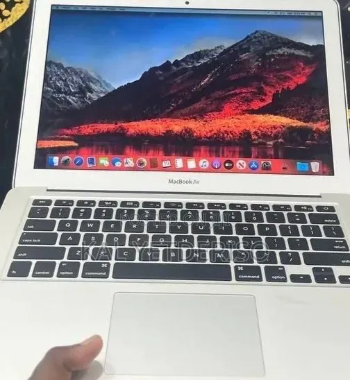 New Laptop Apple MacBook Air 2017 8GB Intel Core i5 SSD 128GB