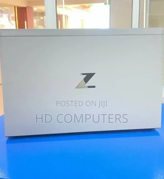 New Laptop HP ZBook Firefly G8 16GB Intel Core i7 SSD 512GB