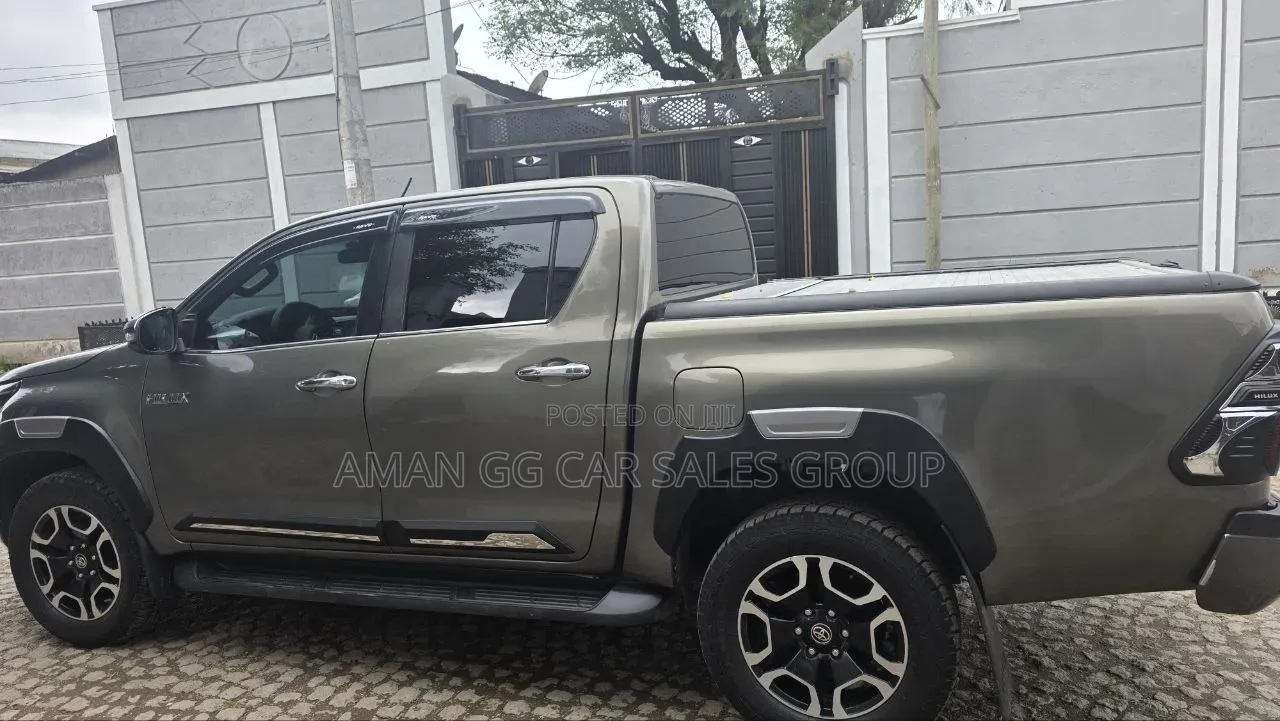 Toyota Hilux 2021 Purple