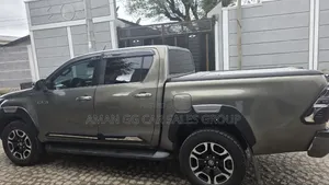 Toyota Hilux 2021 Purple