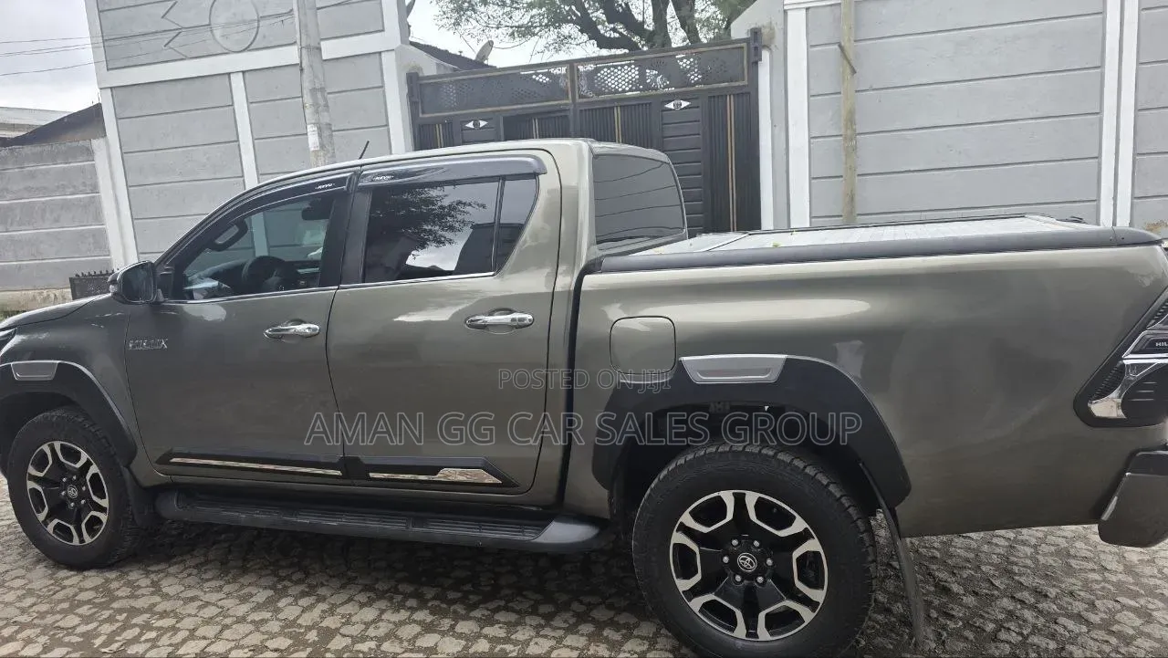 Toyota Hilux 2021 Purple