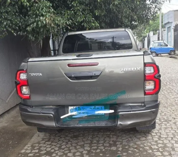 Toyota Hilux 2021 Purple