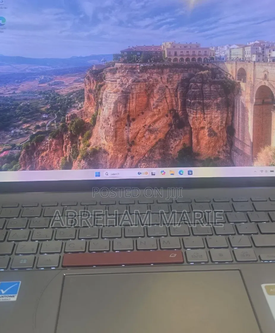New Laptop Asus Zenbook 14 OLED 16GB Intel Core i7 SSD 512GB