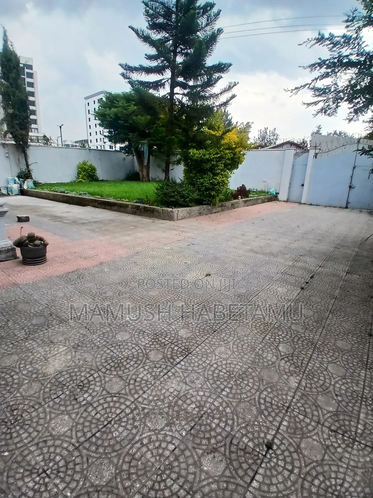Furnished 12bdrm House in 600ካሬ ጀርመን አካባቢ, Nifas Silk-Lafto for sale