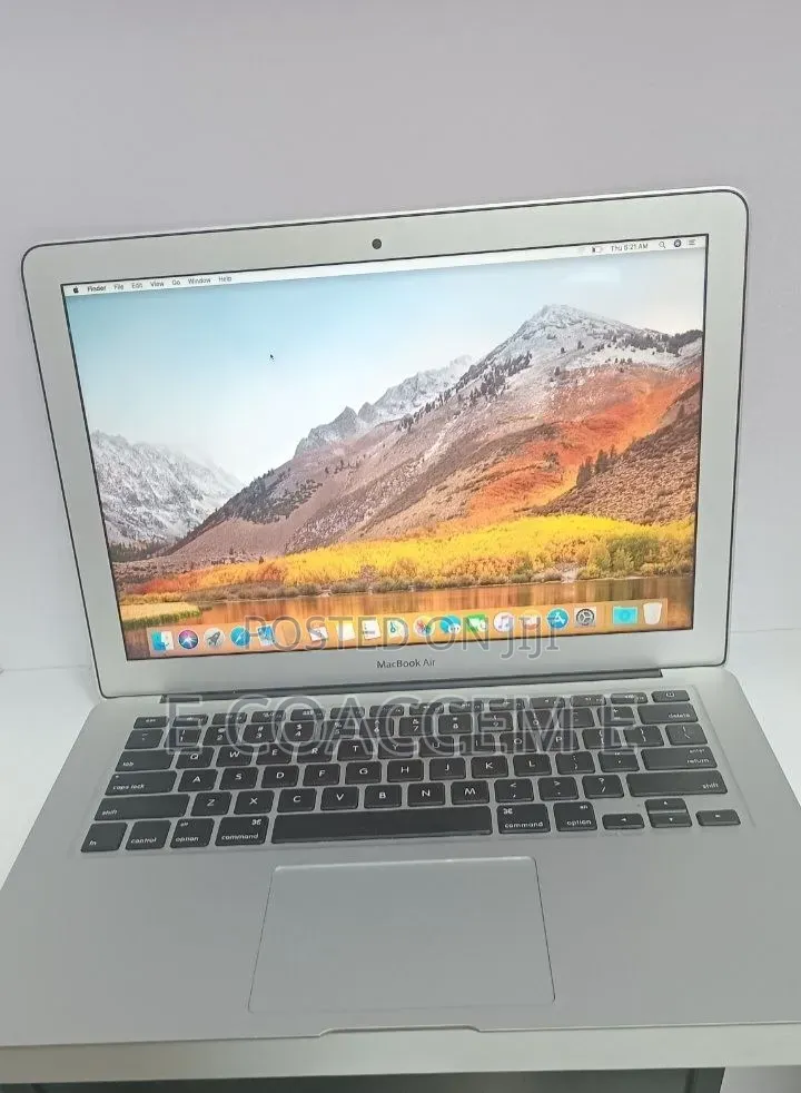 New Laptop Apple MacBook 8GB Intel Core i5 SSD 128GB