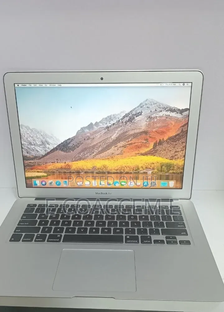 New Laptop Apple MacBook 8GB Intel Core i5 SSD 128GB
