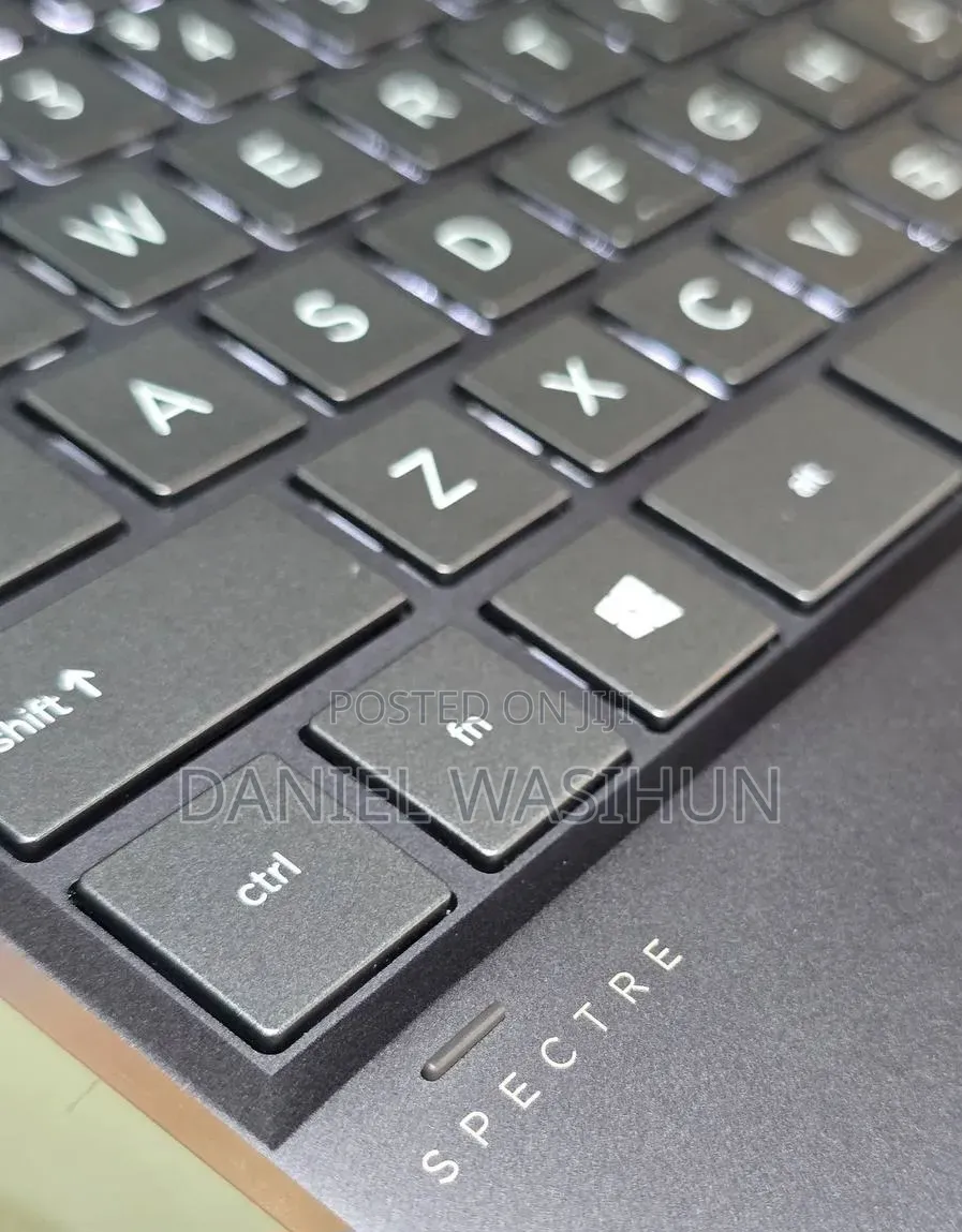 New Laptop HP Spectra 13 16GB Intel Core i7 SSD 1T