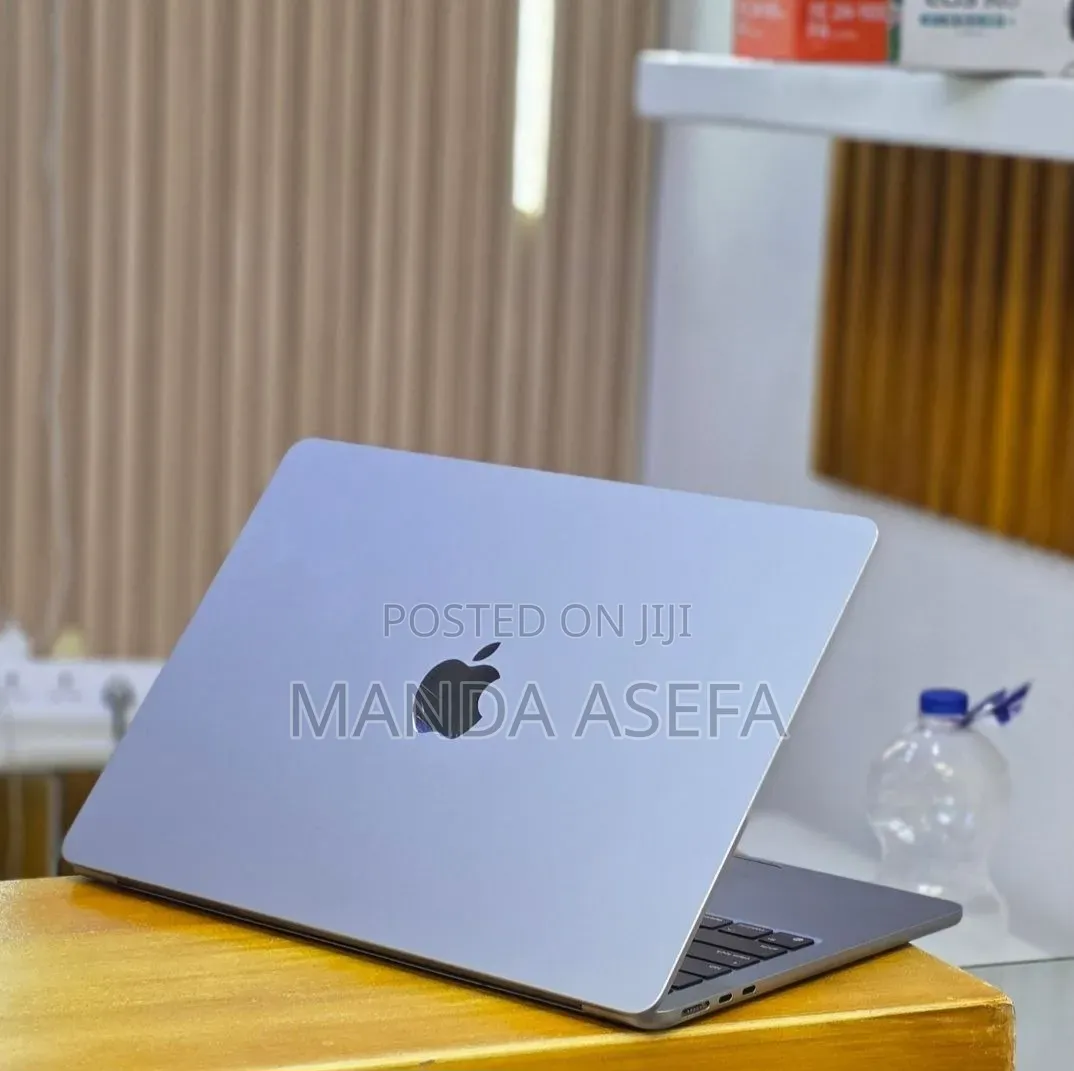 New Laptop Apple MacBook Air 2022 M2 8GB Apple M2 SSD 256GB