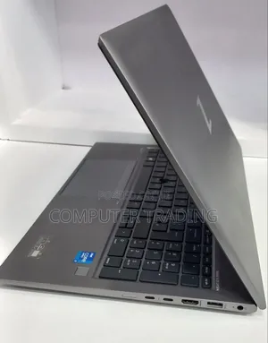 New Laptop HP ZBook Firefly G8 16GB Intel Core i7 SSD 512GB