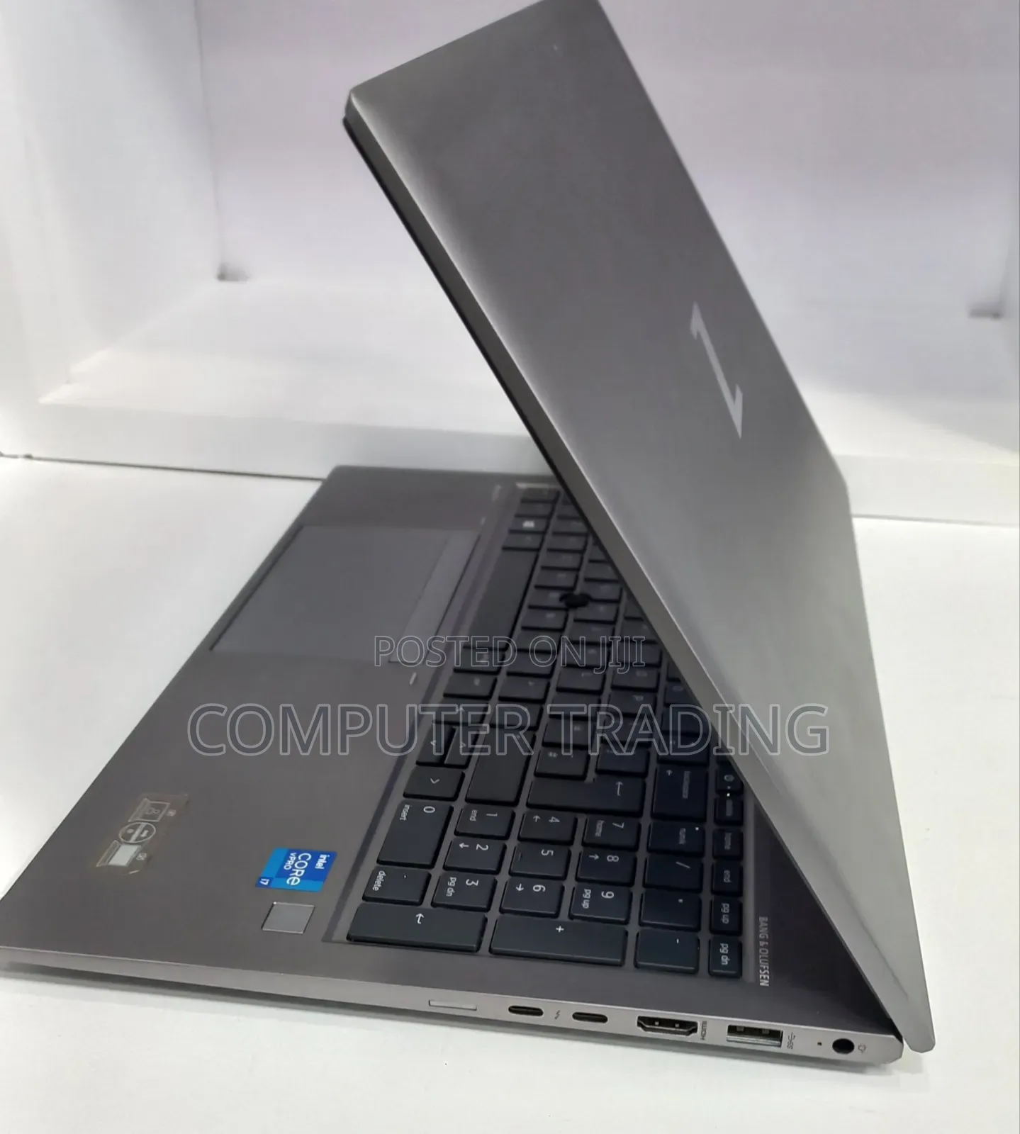 New Laptop HP ZBook Firefly G8 16GB Intel Core i7 SSD 512GB