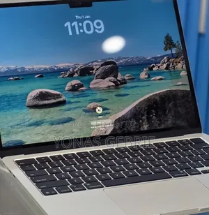 New Laptop Apple MacBook 16GB Apple M4 SSD 256GB