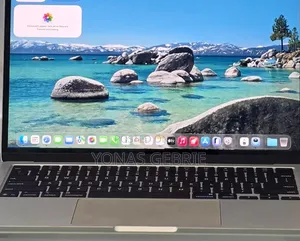 New Laptop Apple MacBook 16GB Apple M4 SSD 256GB