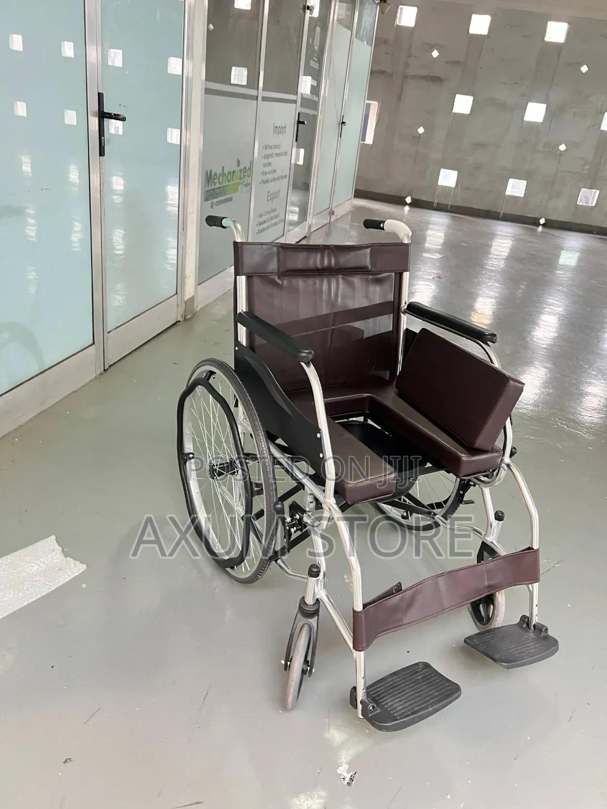 Durable Wheelchair With Comfortable Seat — ጠንካራ ዊልቸር ከምቹ መቀመጫ ጋር