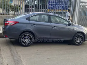 Toyota Yaris 2015 Gray