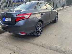 Toyota Yaris 2015 Gray
