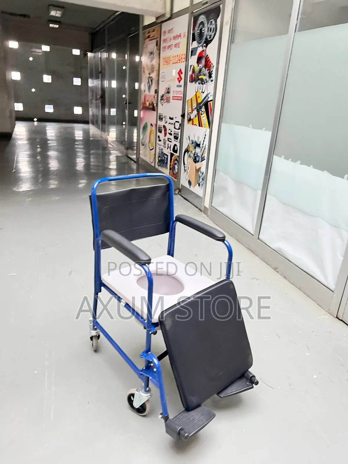 . Durable Manual Wheelchair
   ጠንካራና ዘላቂ ማኑዋል ዊልቸር