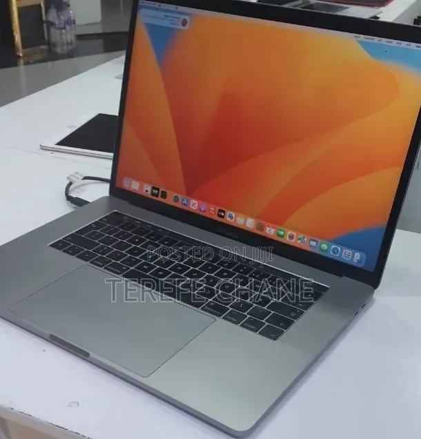 New Laptop Apple MacBook Pro 2017 16GB Intel Core i7 SSD 512GB