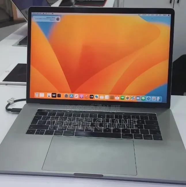 New Laptop Apple MacBook Pro 2017 16GB Intel Core i7 SSD 512GB