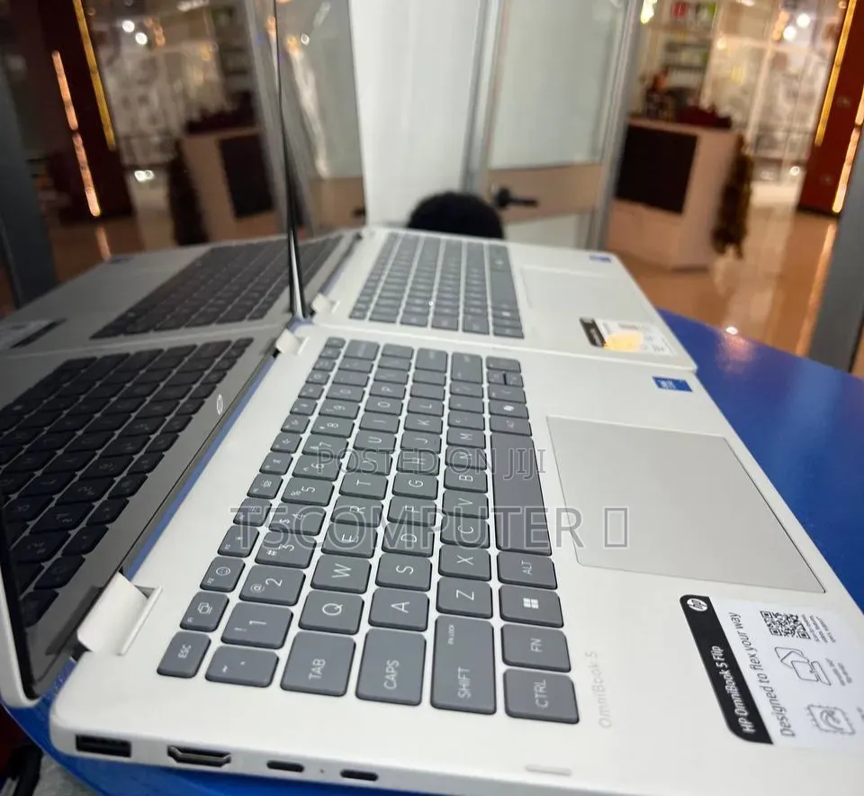 New Laptop HP OmniBook 5 14" 16GB Intel Core 7 SSD 512GB