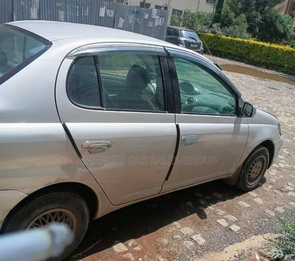 Toyota Platz 2003 Silver