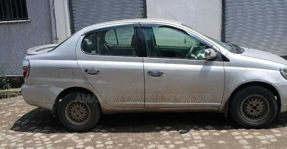 Toyota Platz 2003 Silver