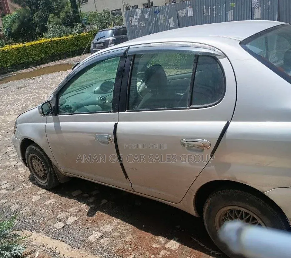 Toyota Platz 2003 Silver