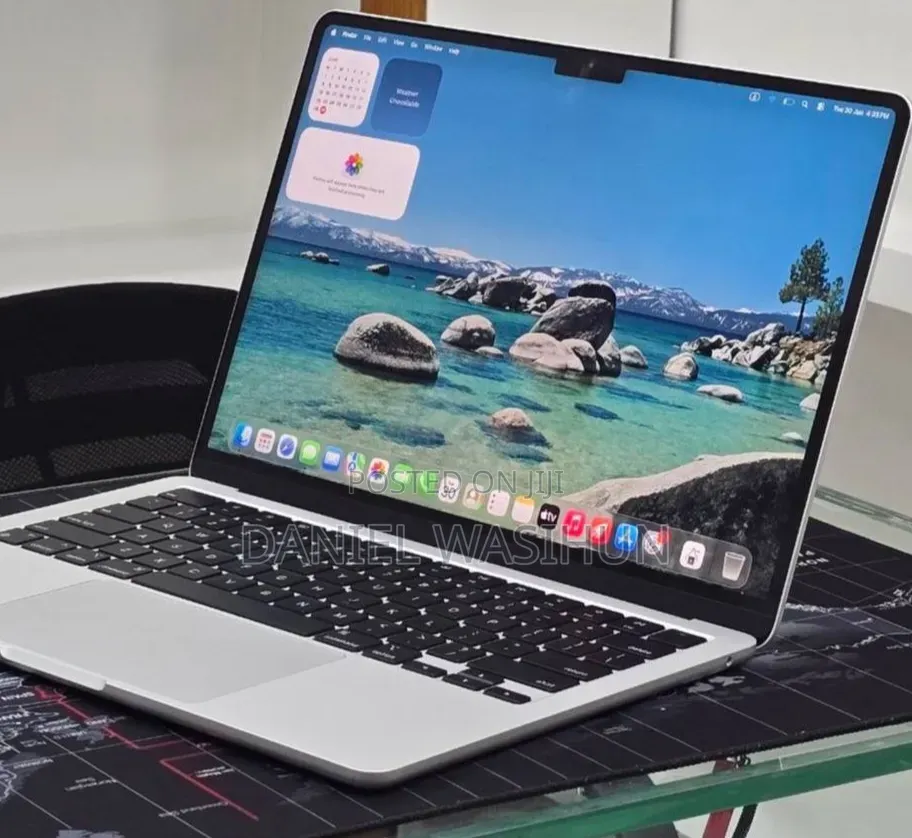 New Laptop Apple MacBook Air 2024 M3 16GB Apple M3 SSD 256GB