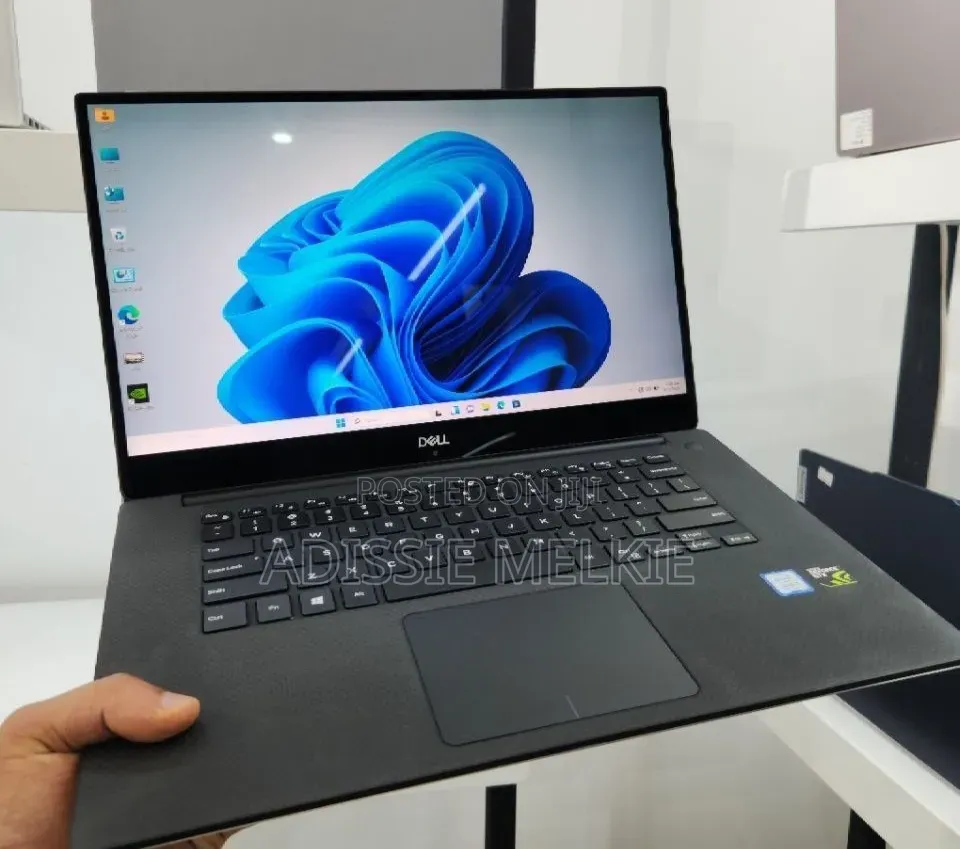 New Laptop Dell XPS 15 16GB Intel Core i7 SSD 512GB