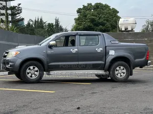 Toyota Hilux 2010 Black