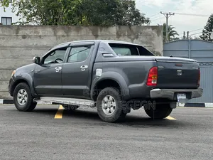 Toyota Hilux 2010 Black