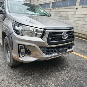 Toyota Hilux 2019 Gray