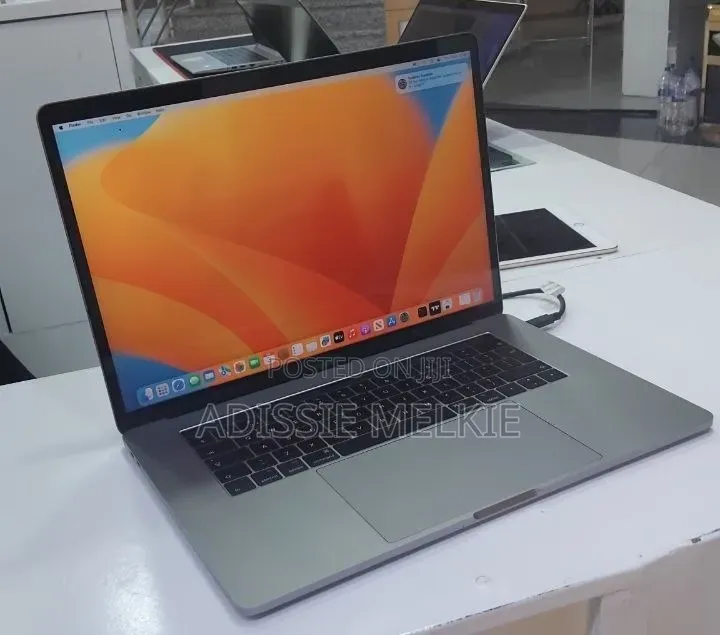 New Laptop Apple MacBook Pro 2017 16GB Intel Core i7 SSD 512GB