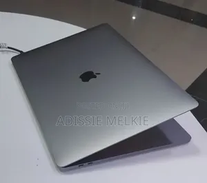 New Laptop Apple MacBook Pro 2017 16GB Intel Core i7 SSD 512GB