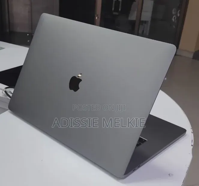 New Laptop Apple MacBook Pro 2017 16GB Intel Core i7 SSD 512GB