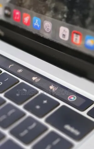 New Laptop Apple MacBook Pro 2020 32GB Intel Core i7 SSD 512GB